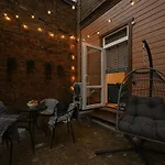 Cozy Terrace & Free Parking In The Heart Of Apartment *