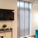 Apartment Cozy Terrace & Free Parking In The Heart Of