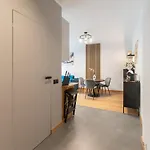 Apartment Cozy Terrace & Free Parking In The Heart Of