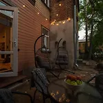 公寓 Cozy Terrace & Free Parking In The Heart Of