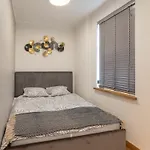 Apartment Cozy Terrace & Free Parking In The Heart Of