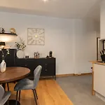 公寓 Cozy Terrace & Free Parking In The Heart Of *