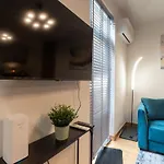 Cozy Terrace & Free Parking In The Heart Of