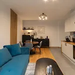 Lägenhet Cozy Terrace & Free Parking In The Heart Of *