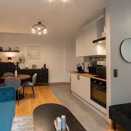 Cozy Terrace & Free Parking In The Heart Of *