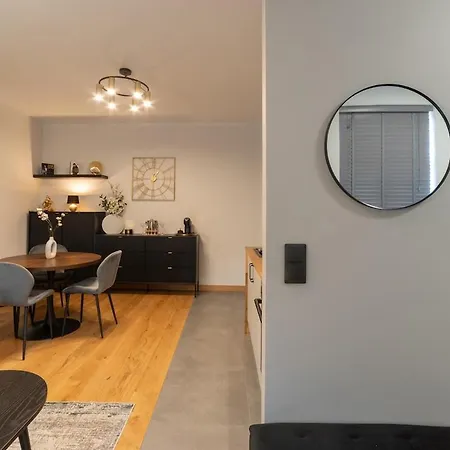 Cozy Terrace & Free Parking In The Heart Of Lägenhet *