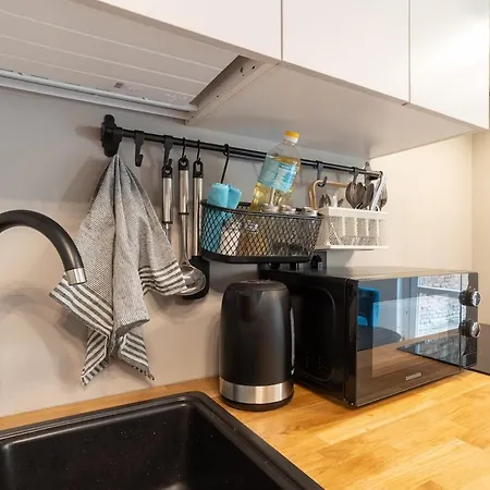 Apartment Cozy Terrace & Free Parking In The Heart Of *