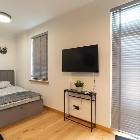 Cozy Terrace & Free Parking In The Heart Of *