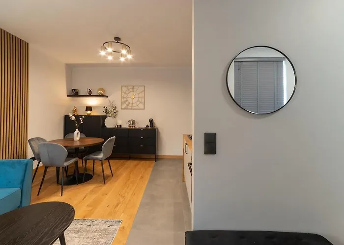 Cozy Terrace & Free Parking In The Heart Of Apartment *