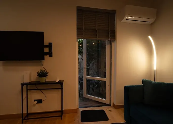 公寓 Cozy Terrace & Free Parking In The Heart Of *