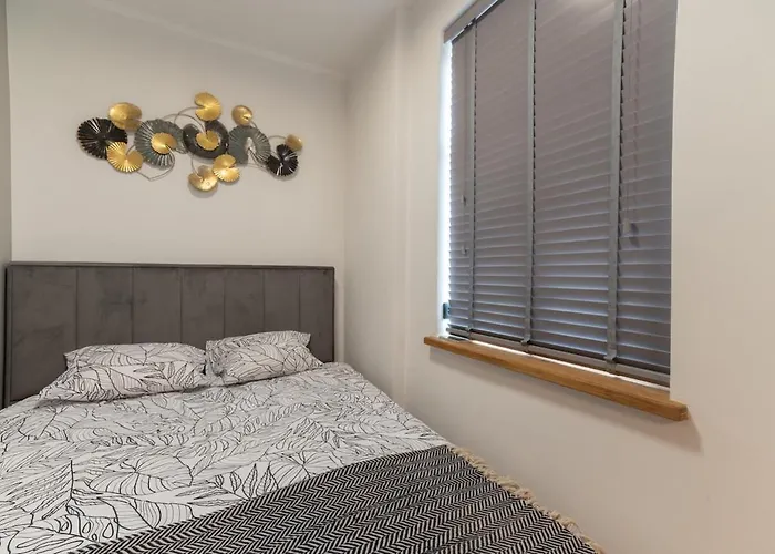 Cozy Terrace & Free Parking In The Heart Of Lägenhet