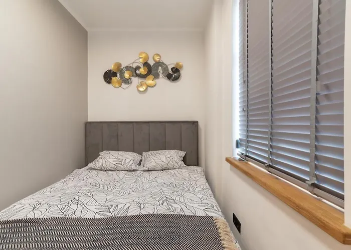 Cozy Terrace & Free Parking In The Heart Of