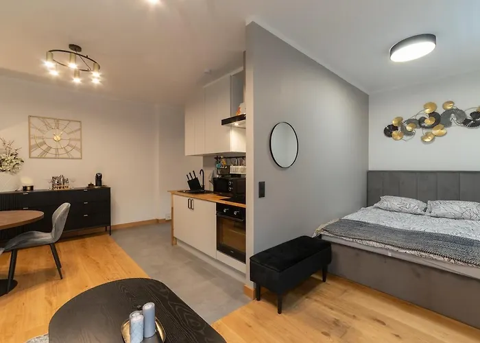 Cozy Terrace & Free Parking In The Heart Of