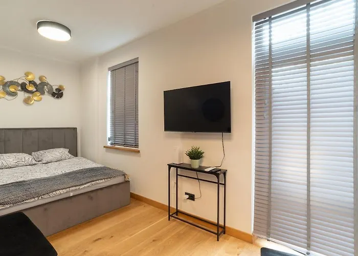 Cozy Terrace & Free Parking In The Heart Of *