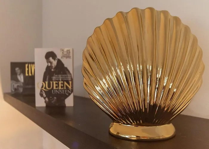 Lägenhet Cozy Terrace & Free Parking In The Heart Of *