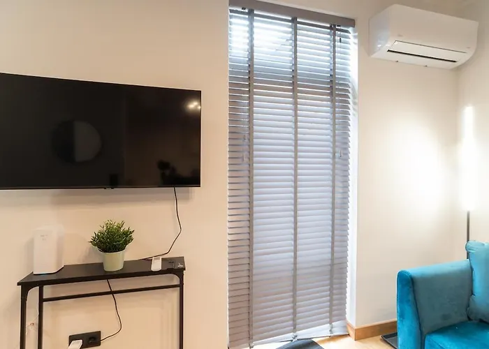 Apartment Cozy Terrace & Free Parking In The Heart Of