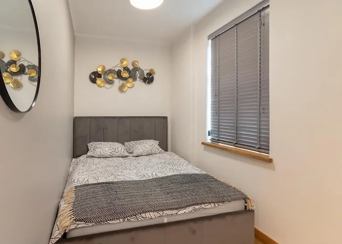 Apartment Cozy Terrace & Free Parking In The Heart Of