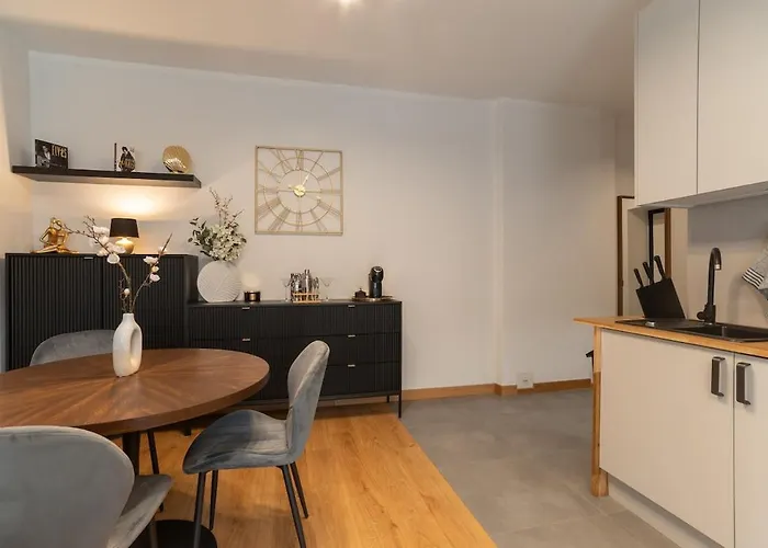 公寓 Cozy Terrace & Free Parking In The Heart Of *