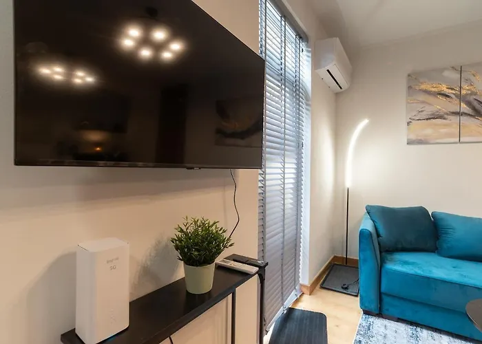 Cozy Terrace & Free Parking In The Heart Of