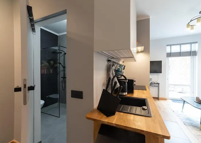 Cozy Terrace & Free Parking In The Heart Of