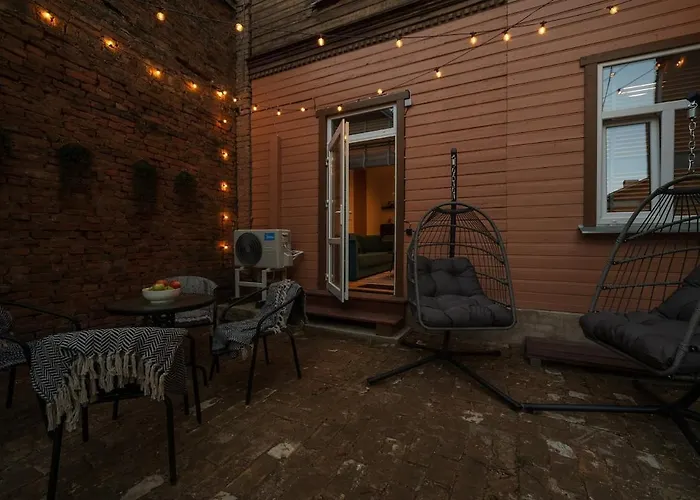 Lägenhet Cozy Terrace & Free Parking In The Heart Of