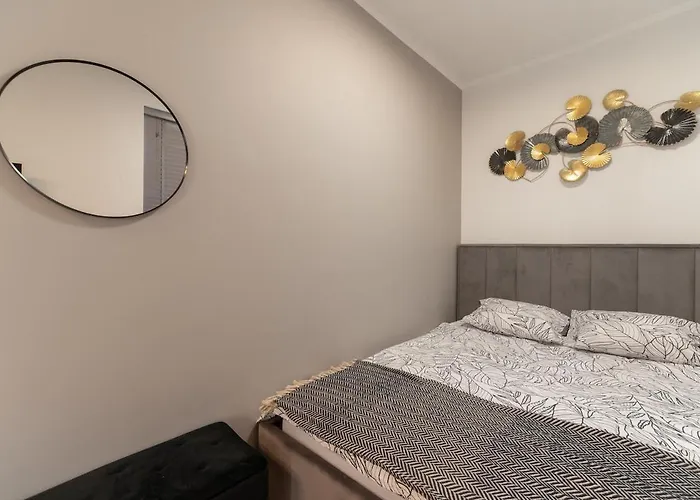 Cozy Terrace & Free Parking In The Heart Of Lägenhet