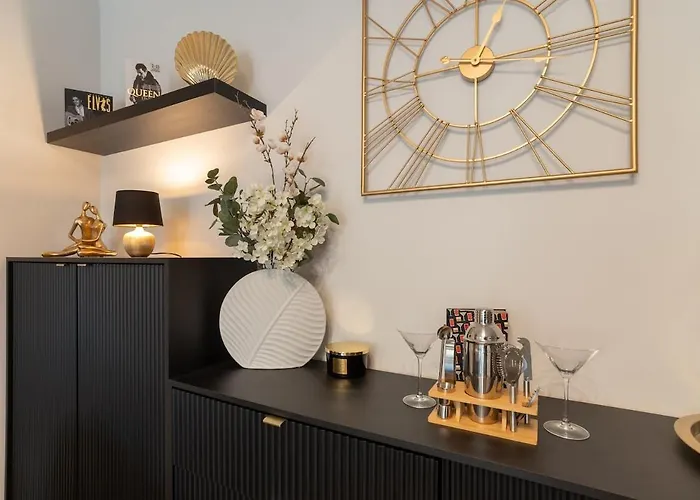 Lägenhet Cozy Terrace & Free Parking In The Heart Of *