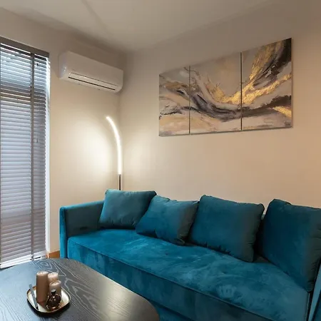 Dzīvoklis Cozy Terrace & Free Parking In The Heart Of *