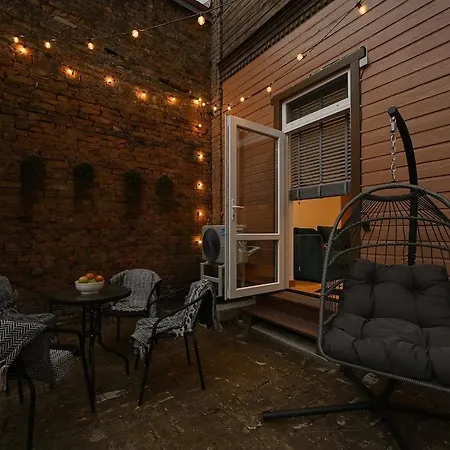 Cozy Terrace & Free Parking In The Heart Of Apartment *