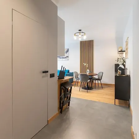 Apartment Cozy Terrace & Free Parking In The Heart Of