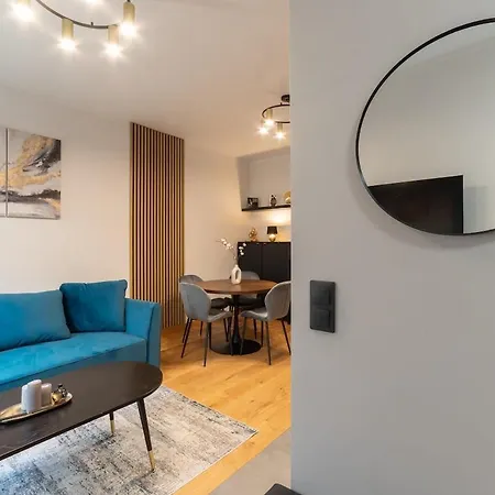 Daire Cozy Terrace & Free Parking In The Heart Of *